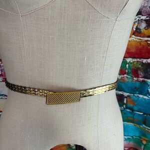 Vintage Women's Belt Gold Tone Metal Scale Elastic Stretch  Buckle 1/2" Wide